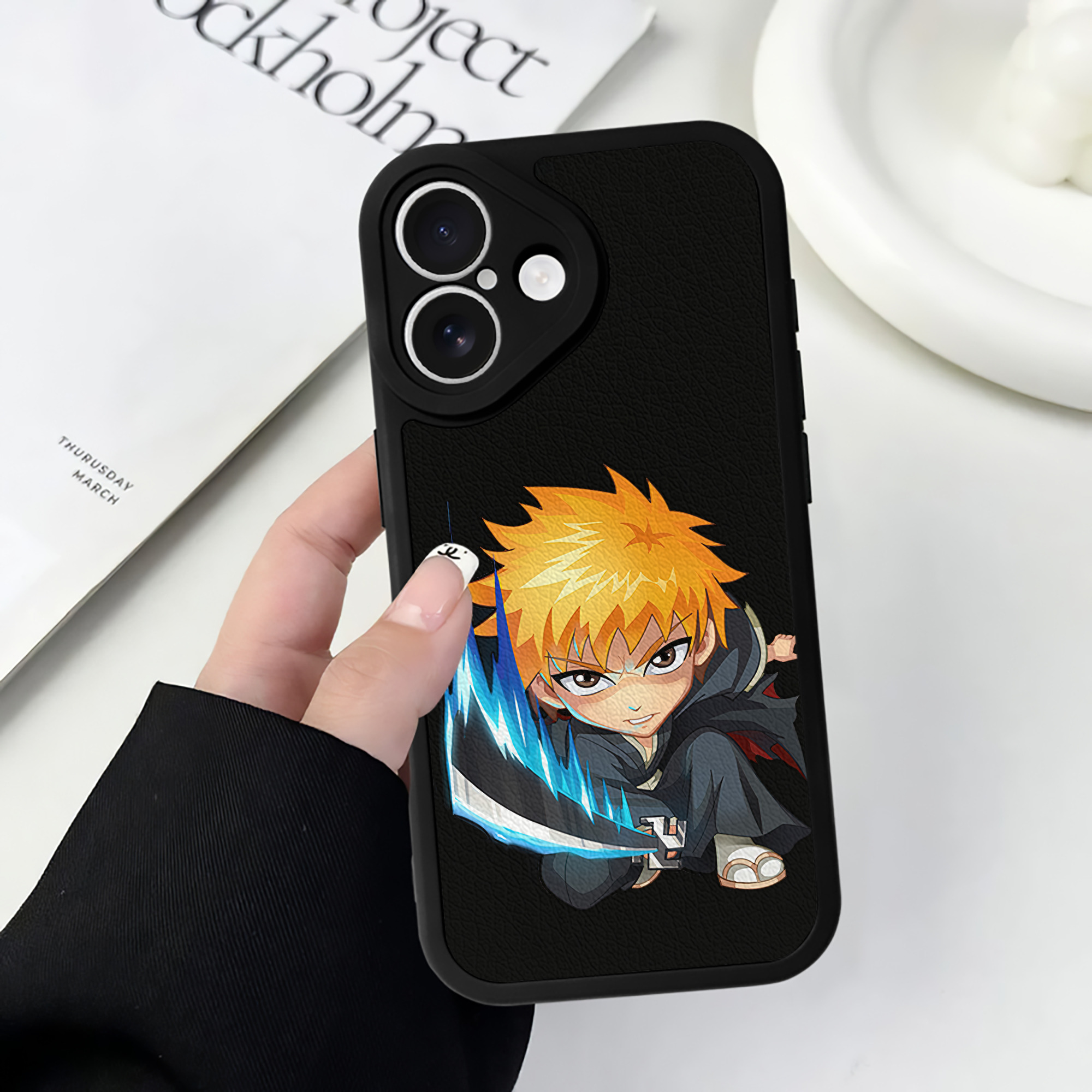 （画像用） ブリーチ 黒崎一護（くろさき いちご）BLEACH Kurosaki Ichigo 【iPhone 16シリーズ対応】シリコンスマホケース（レザー調） 材質：シリコン